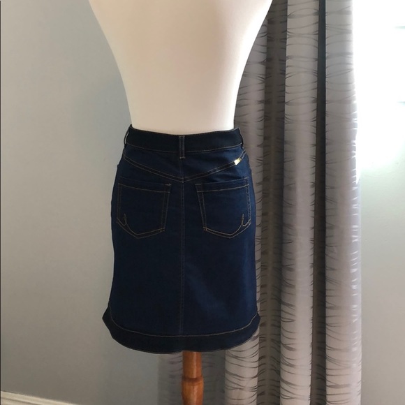 Like new button down jean skirt - Picture 4 of 6